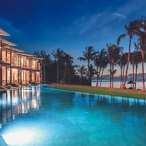 Victoria Beachcomber Resort & Spa - Victoria For 2 - Adults Only